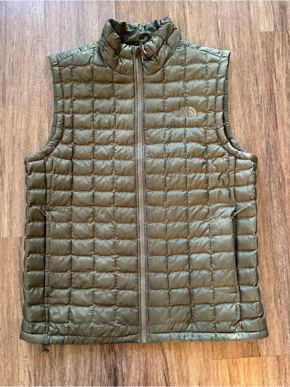 The North Face Men's THERMOBALL™M Vest in Woodland Green. Size L. *minor flaw*